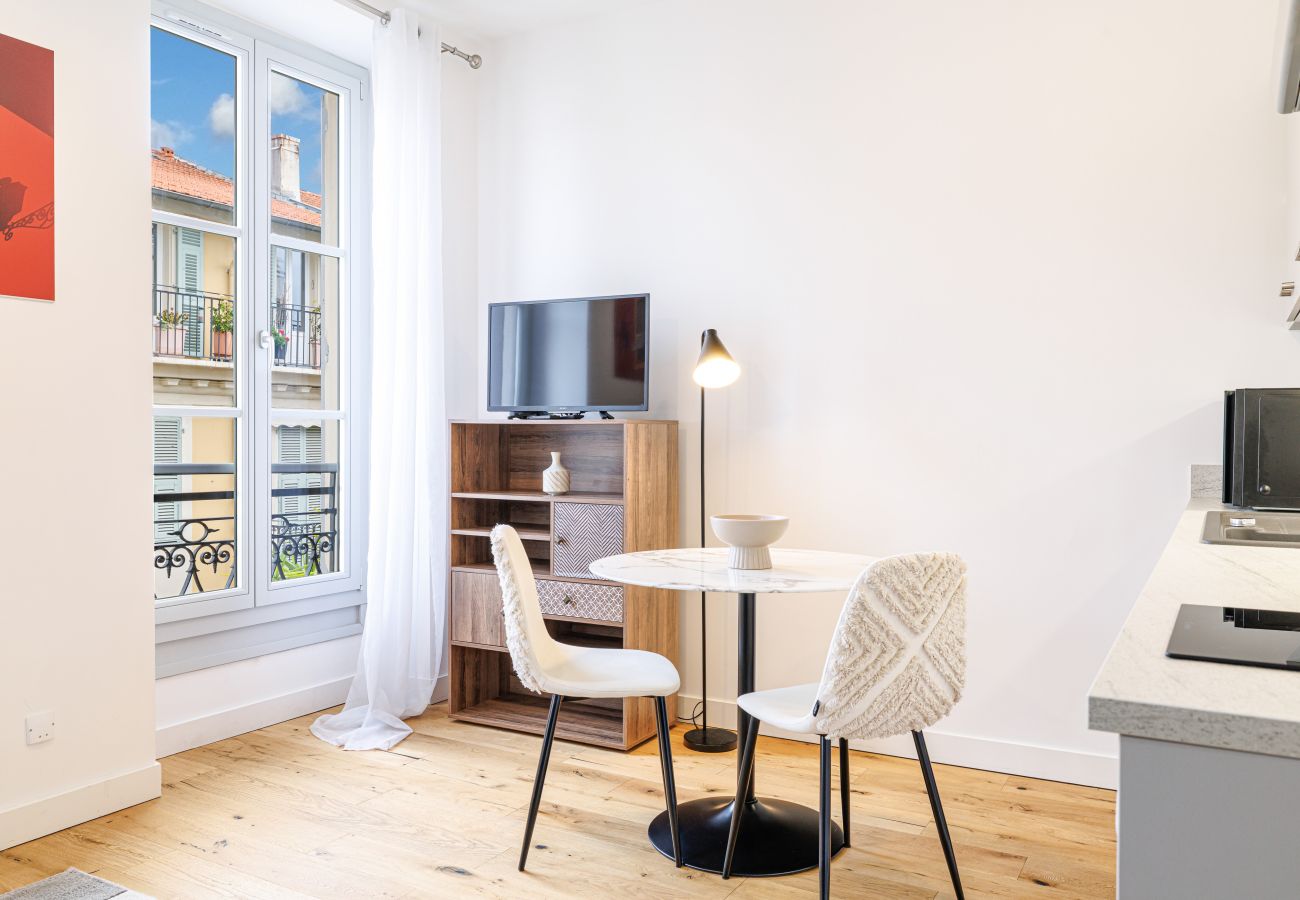 Studio in Nice - Bright & Charming City Center Studio