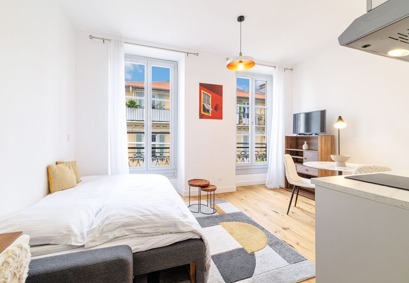Studio in Nice - Bright & Charming City Center Studio