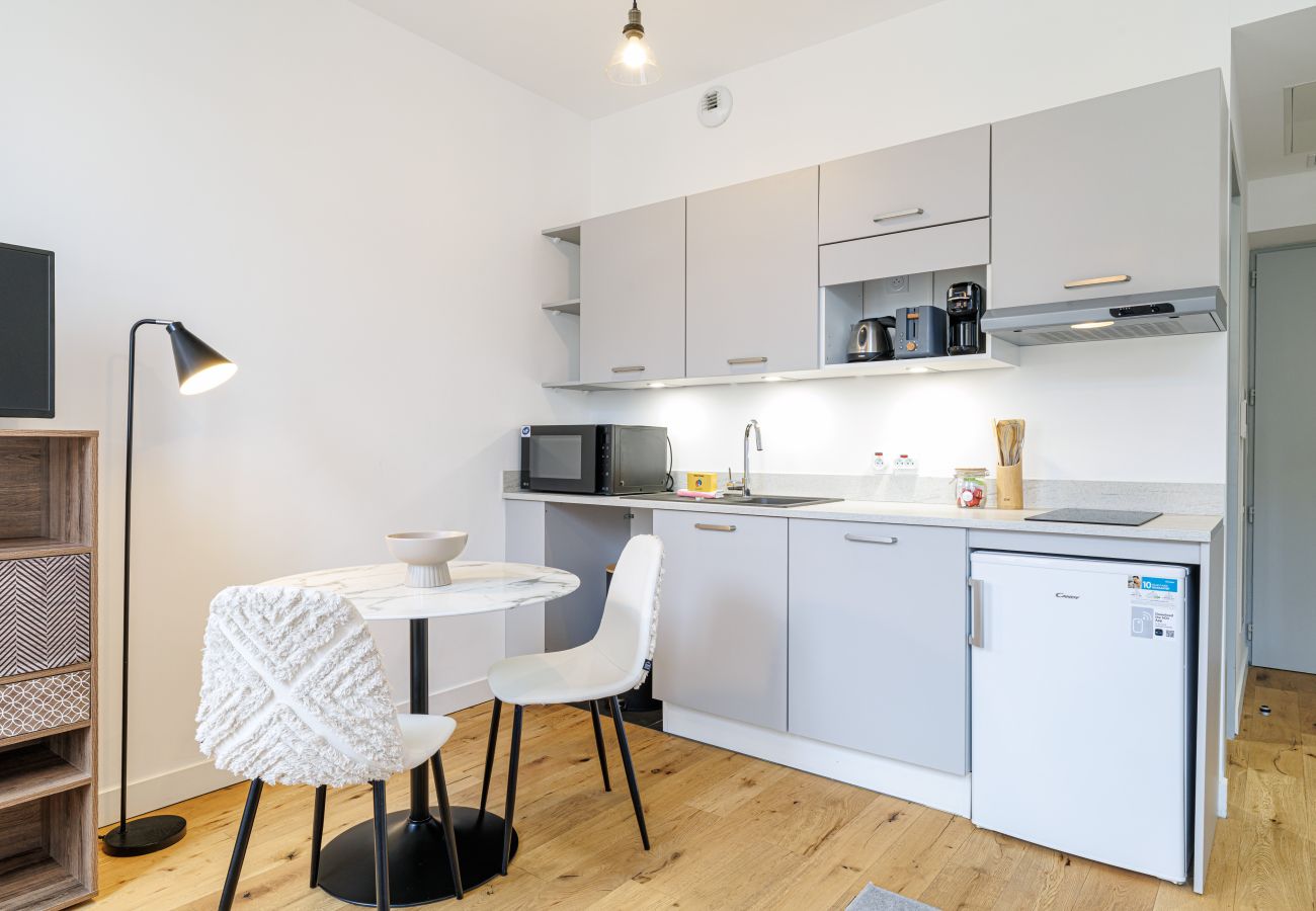 Studio in Nice - Bright & Charming City Center Studio