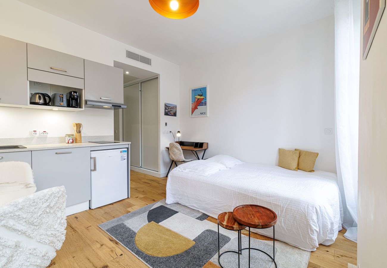 Studio in Nice - Bright & Charming City Center Studio
