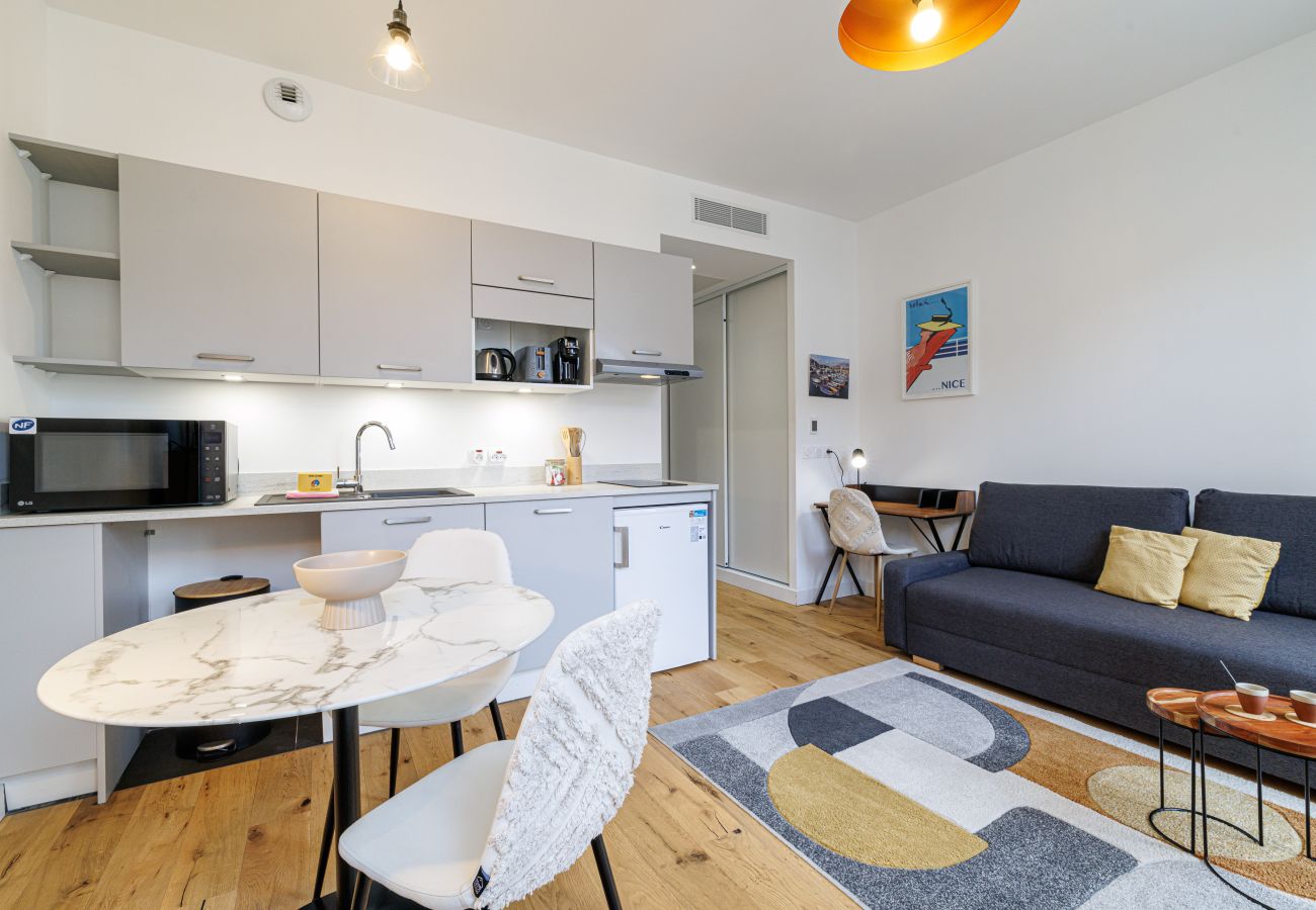 Studio in Nice - Bright & Charming City Center Studio