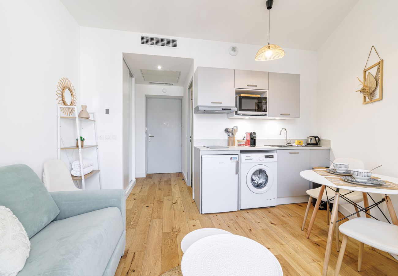 Studio in Nice - Bright & Charming City Center Studio