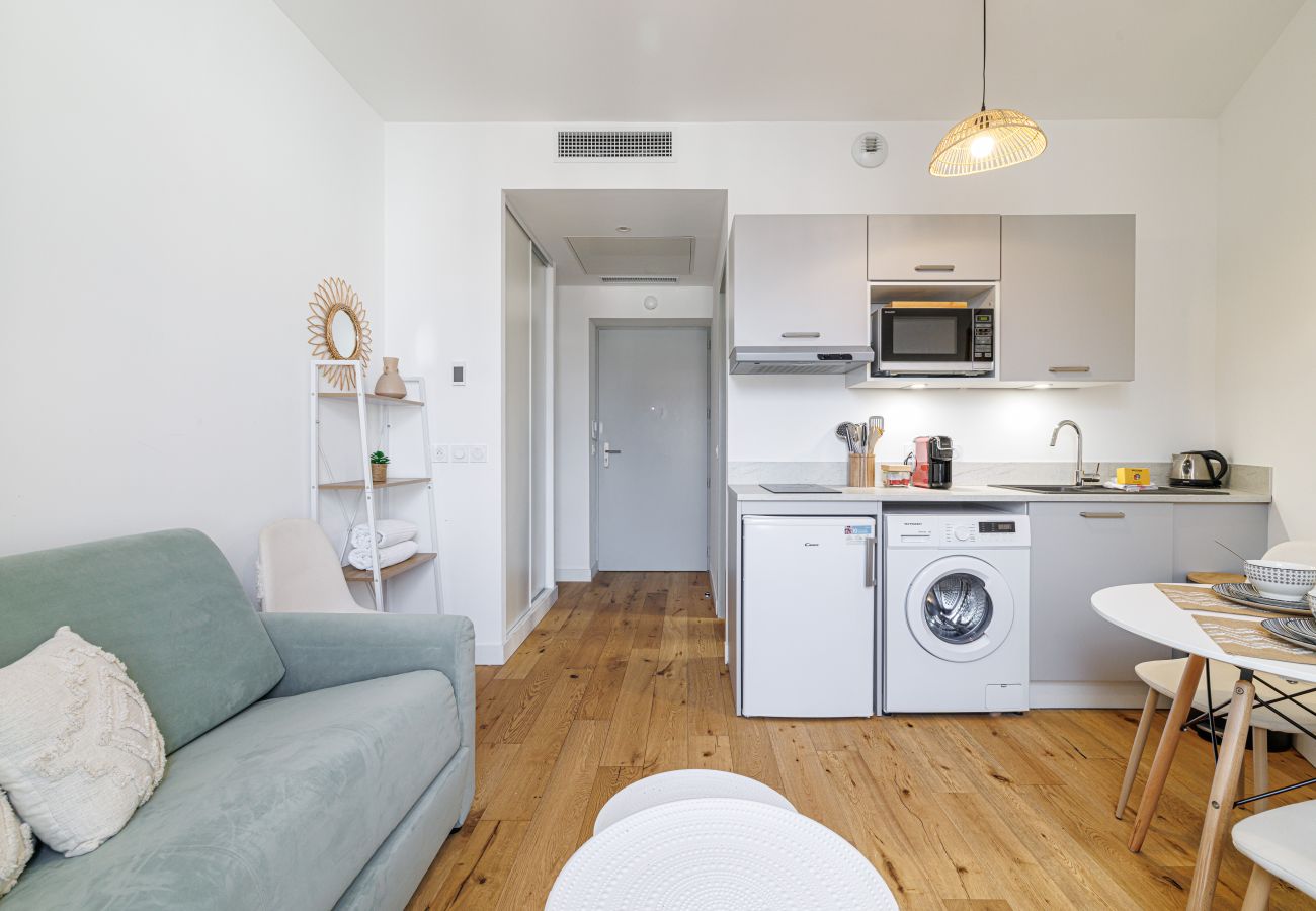 Studio in Nice - Bright & Charming City Center Studio