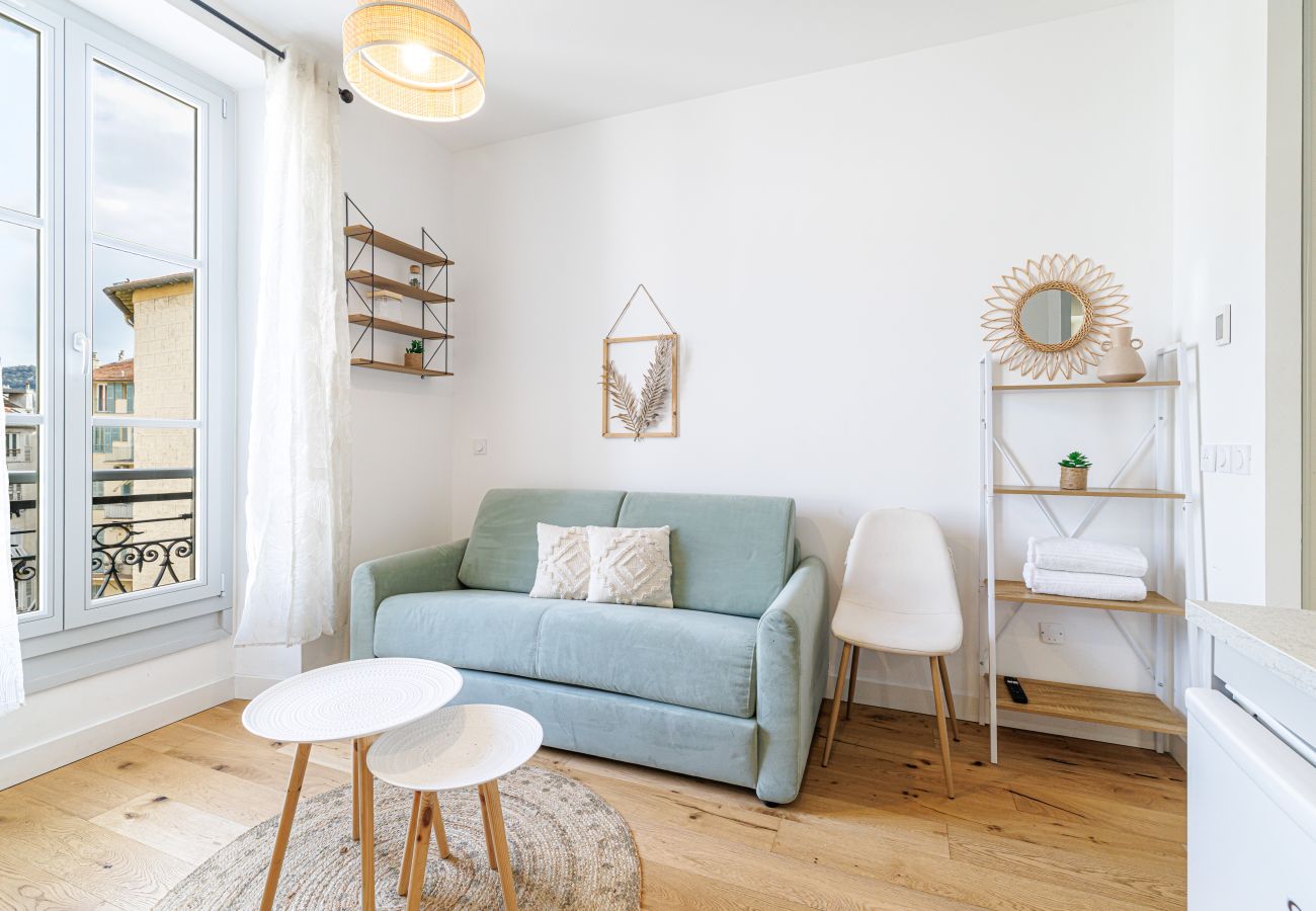 Studio in Nice - Bright & Charming City Center Studio