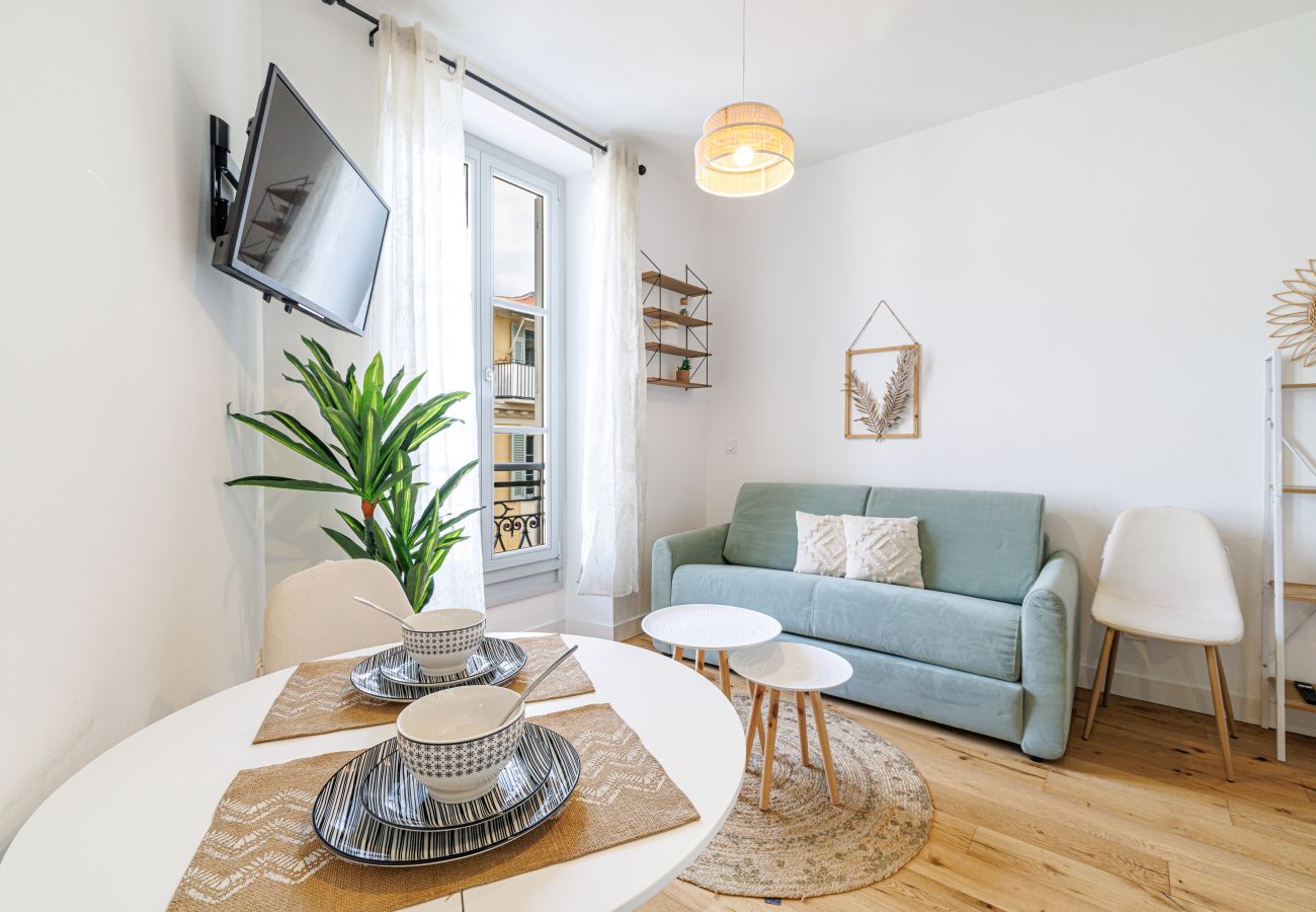 Studio in Nice - Bright & Charming City Center Studio