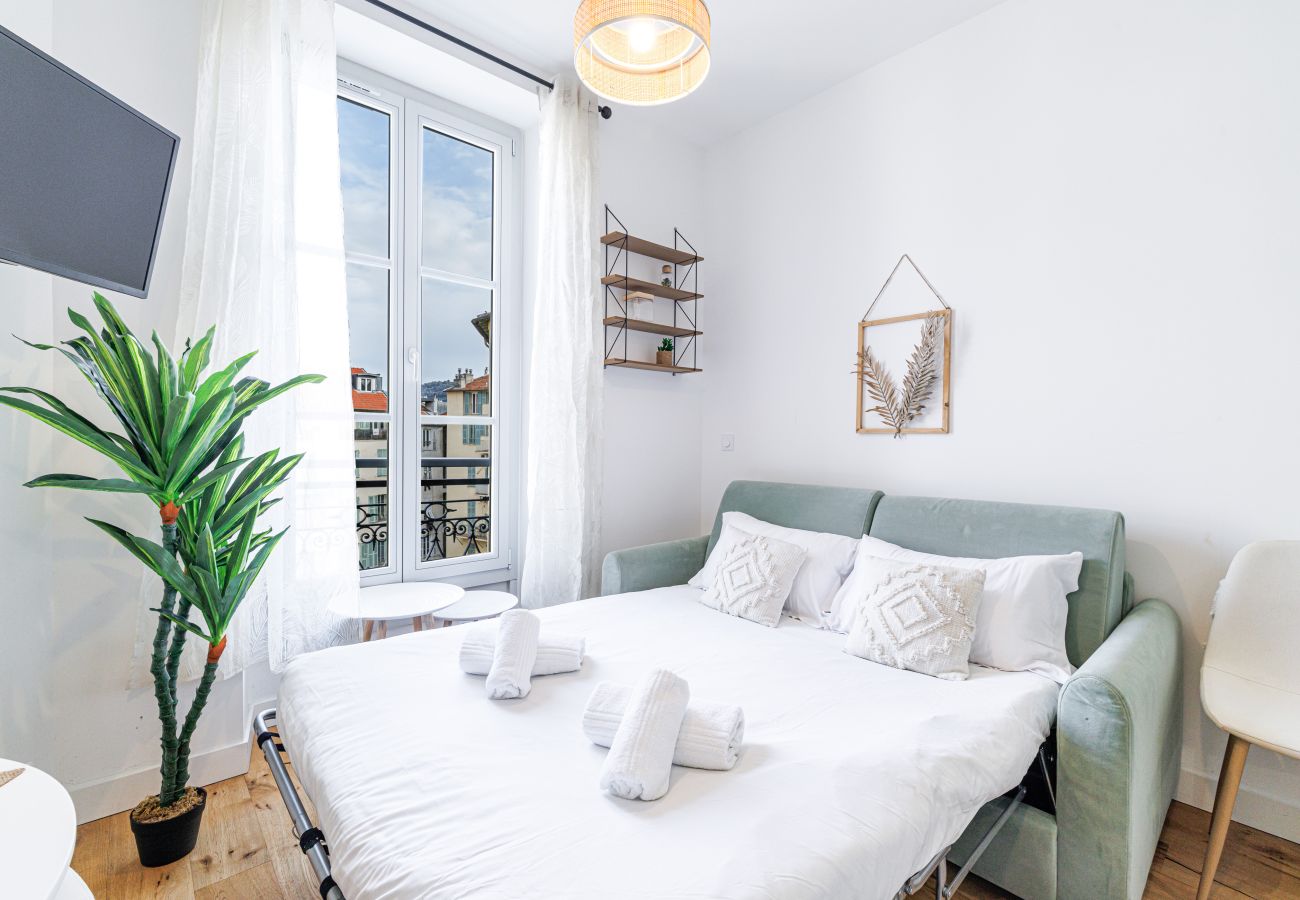 Studio in Nice - Bright & Charming City Center Studio