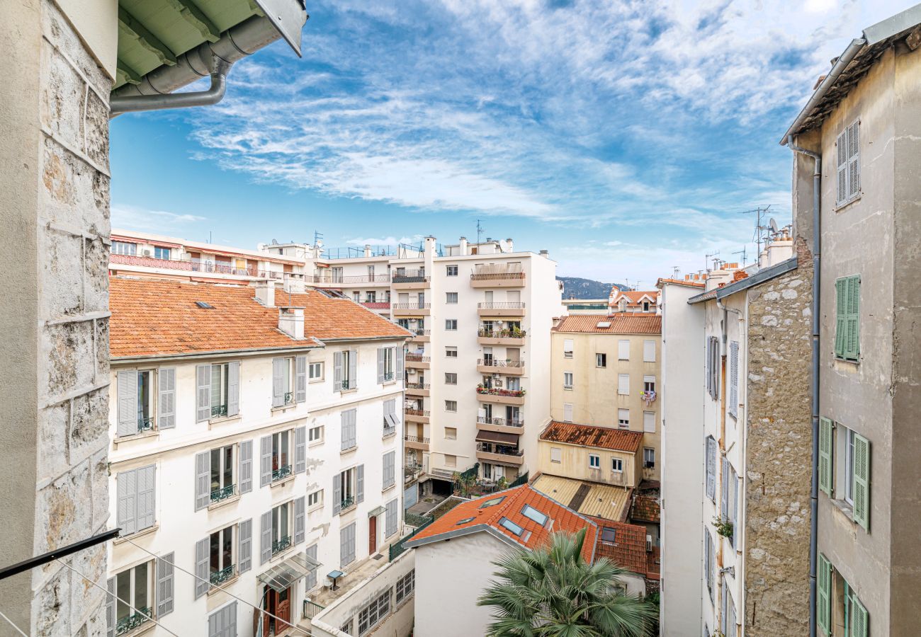 Apartment in Nice - Large 2 Bdr City Center close to Train Station
