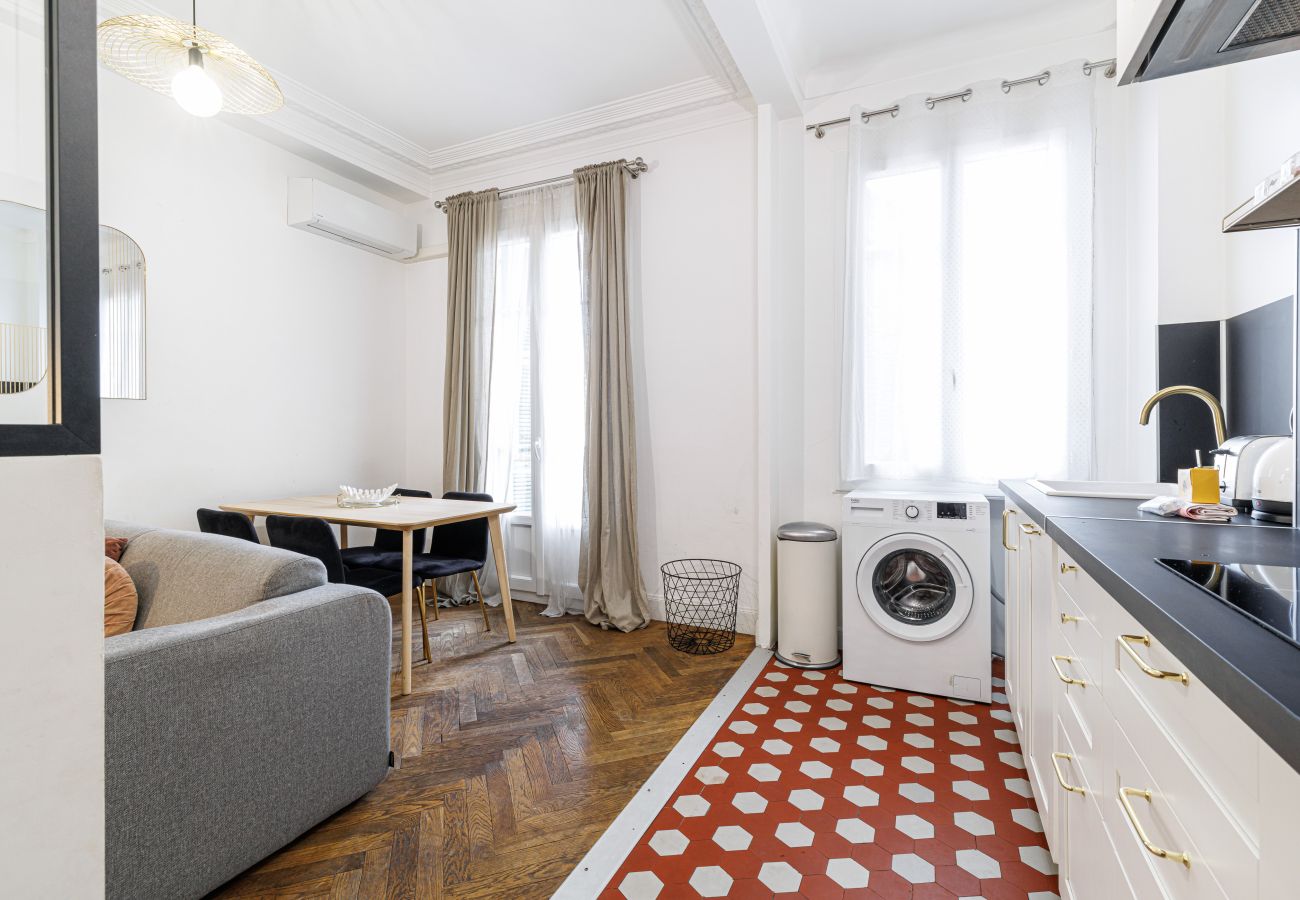 Apartment in Nice - Large 2 Bdr City Center close to Train Station