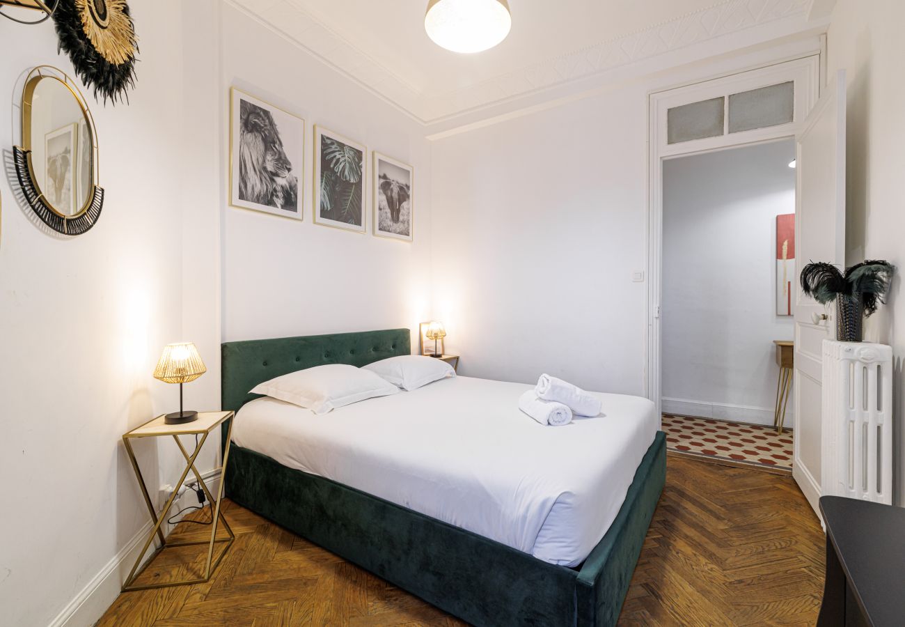 Apartment in Nice - Large 2 Bdr City Center close to Train Station