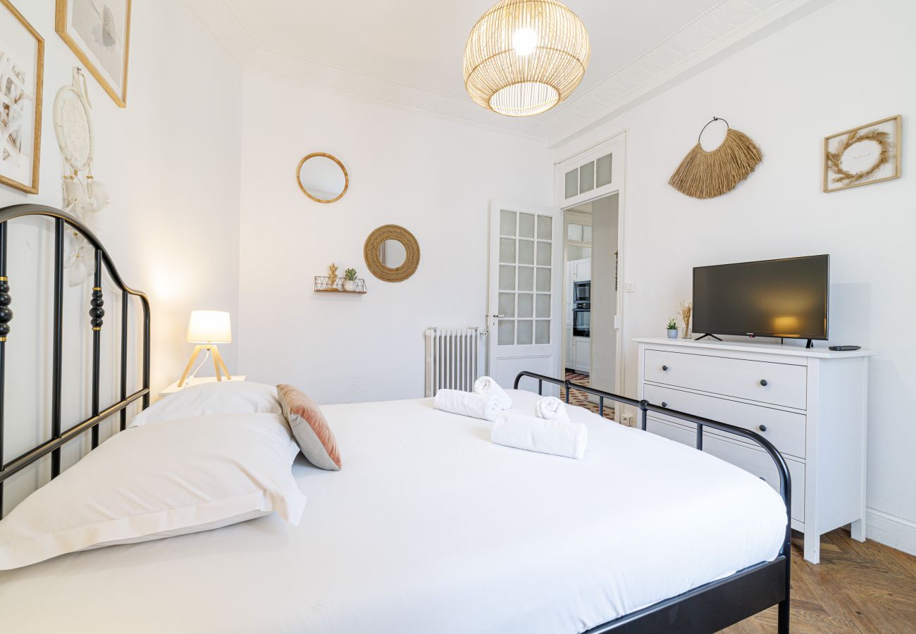 Apartment in Nice - Large 2 Bdr City Center close to Train Station