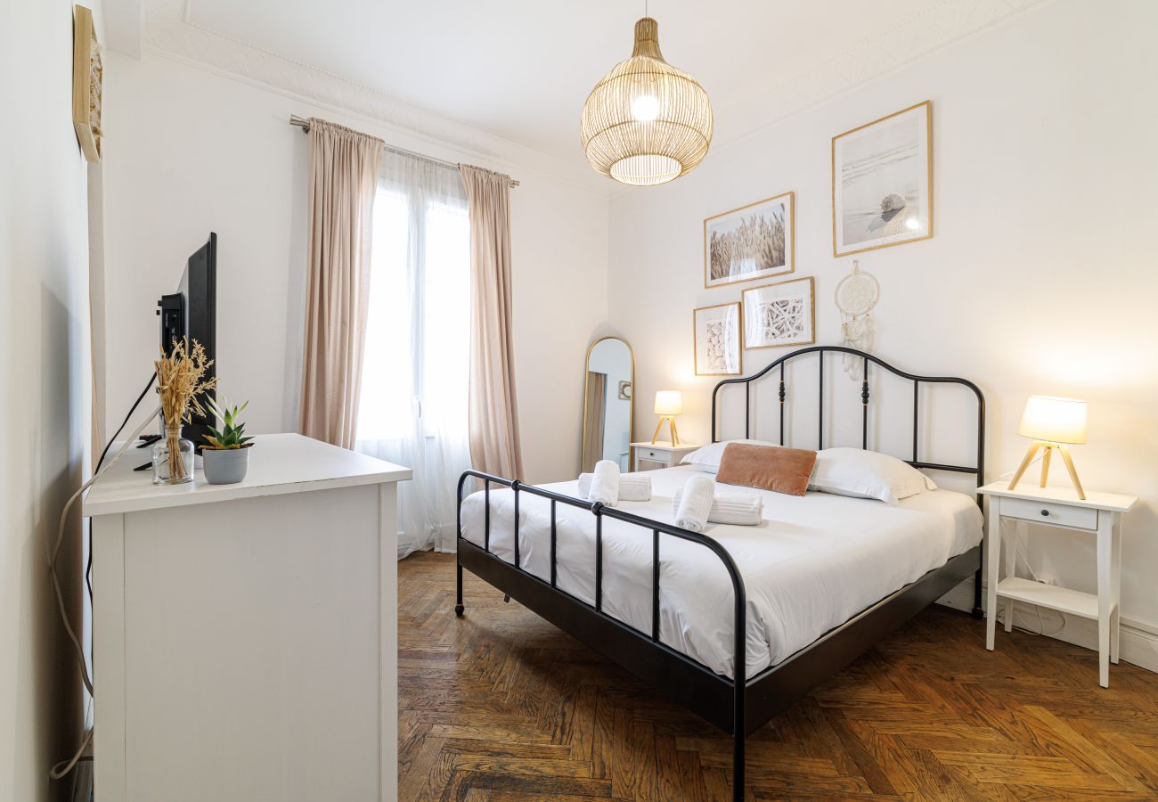 Apartment in Nice - Large 2 Bdr City Center close to Train Station