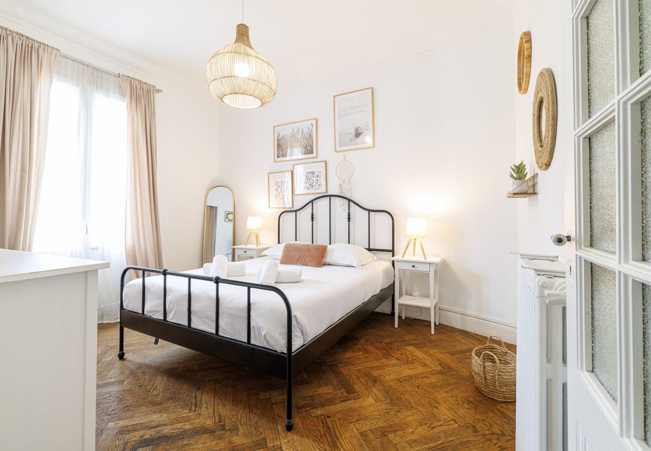 Apartment in Nice - Large 2 Bdr City Center close to Train Station