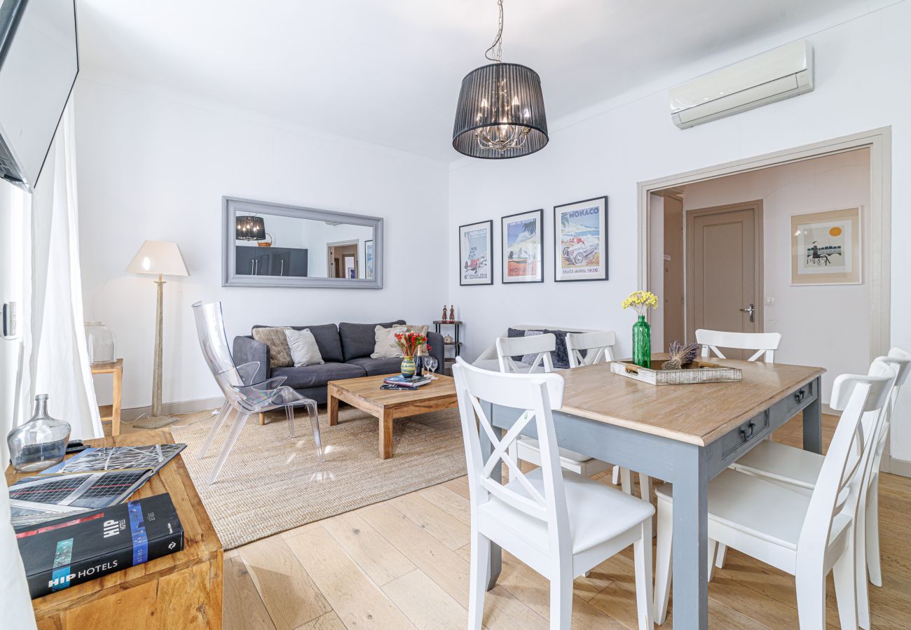 Apartment in Nice - Wide & Central 3 Bdr - AC & Balcony