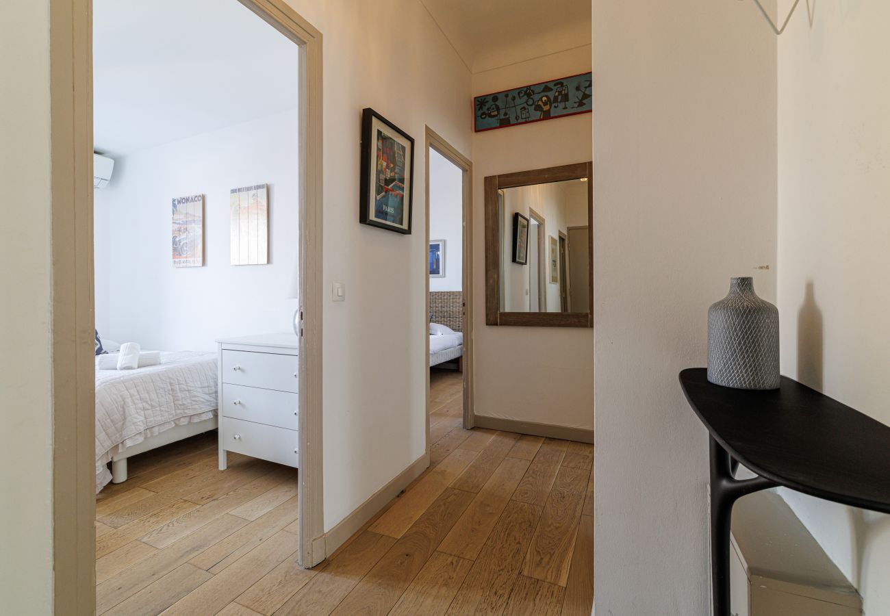 Apartment in Nice - Wide & Central 3 Bdr - AC & Balcony