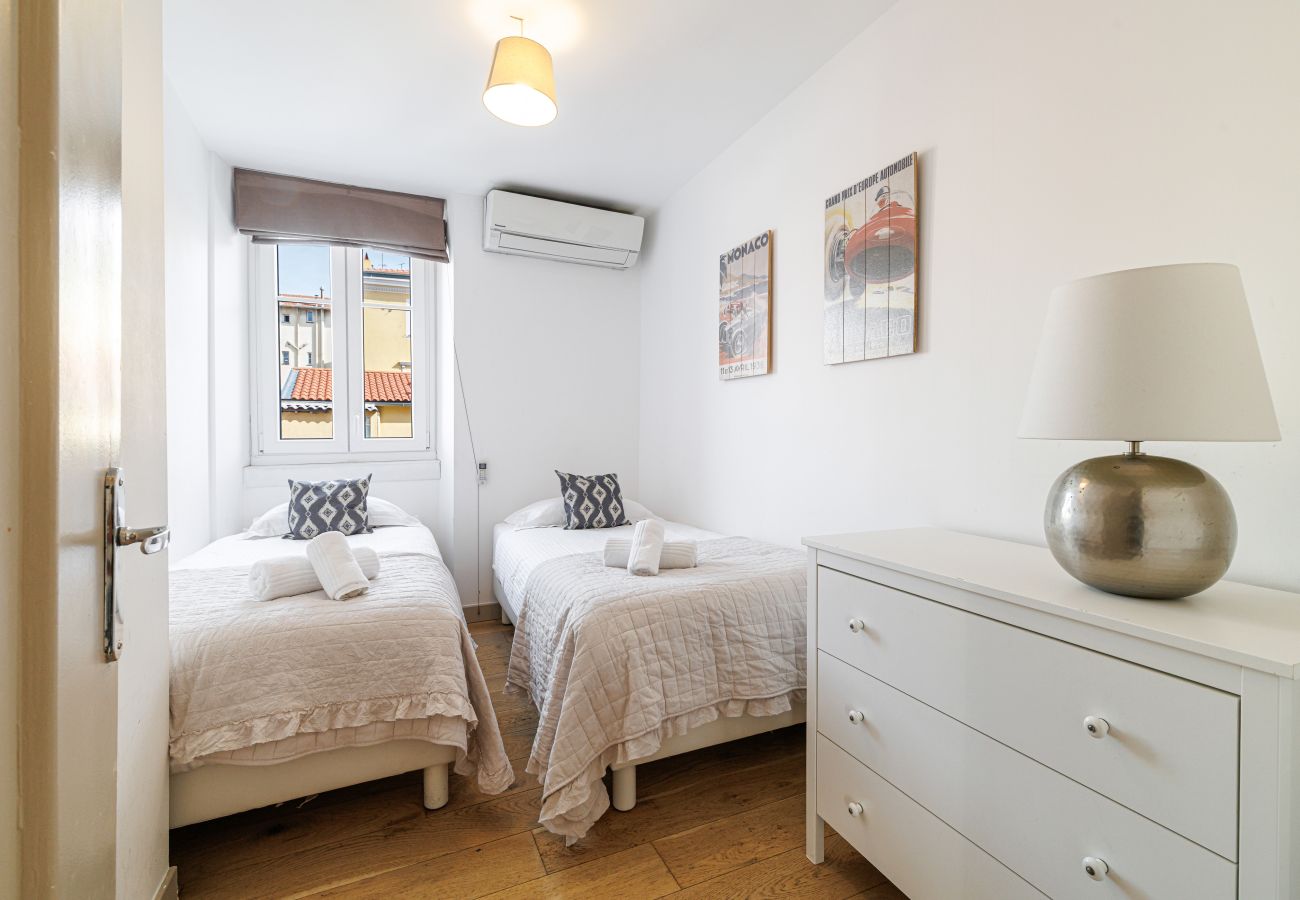 Apartment in Nice - Wide & Central 3 Bdr - AC & Balcony