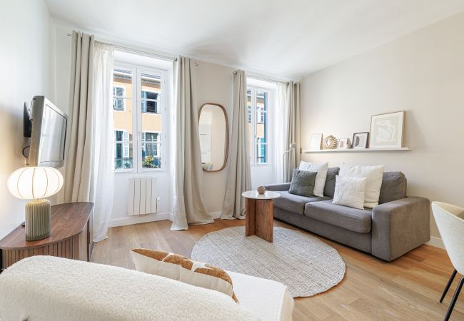  in Nice - Bright Studio in Nice Port - Garibaldi Square