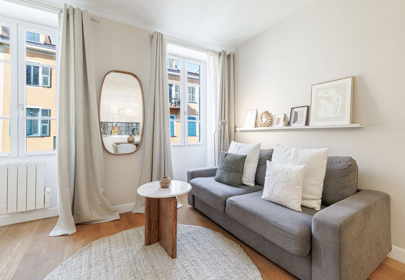 Studio in Nice - Bright Studio in Nice Port - Garibaldi Square