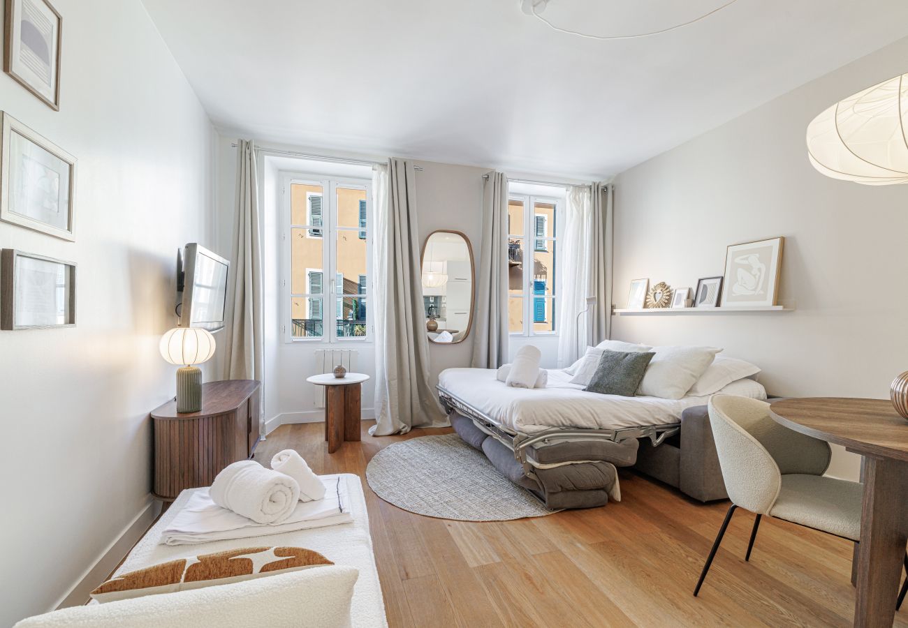 Studio in Nice - Bright Studio in Nice Port - Garibaldi Square