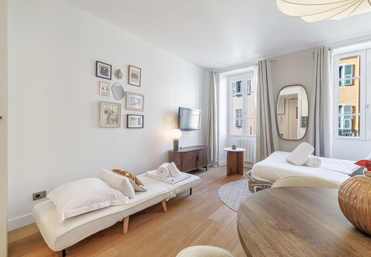 Studio in Nice - Bright Studio in Nice Port - Garibaldi Square