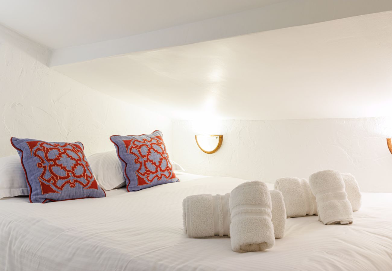 Apartment in Villefranche-sur-Mer - Top floor and sea view in the Old Town