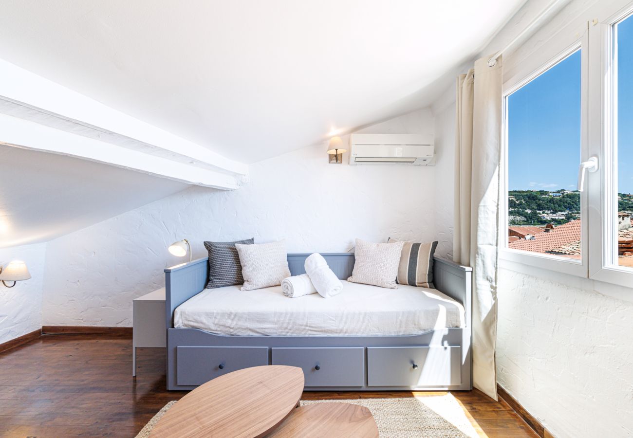 Apartment in Villefranche-sur-Mer - Top floor and sea view in the Old Town