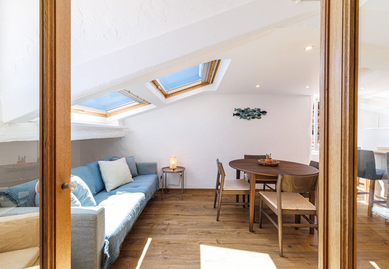 Apartment in Villefranche-sur-Mer - Top floor and sea view in the Old Town