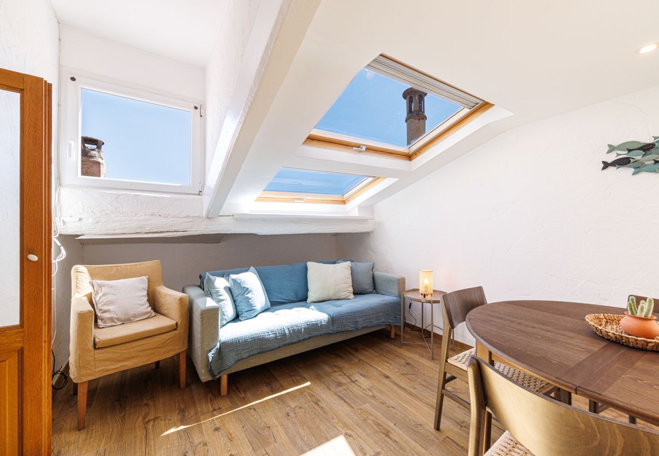 Apartment in Villefranche-sur-Mer - Top floor and sea view in the Old Town