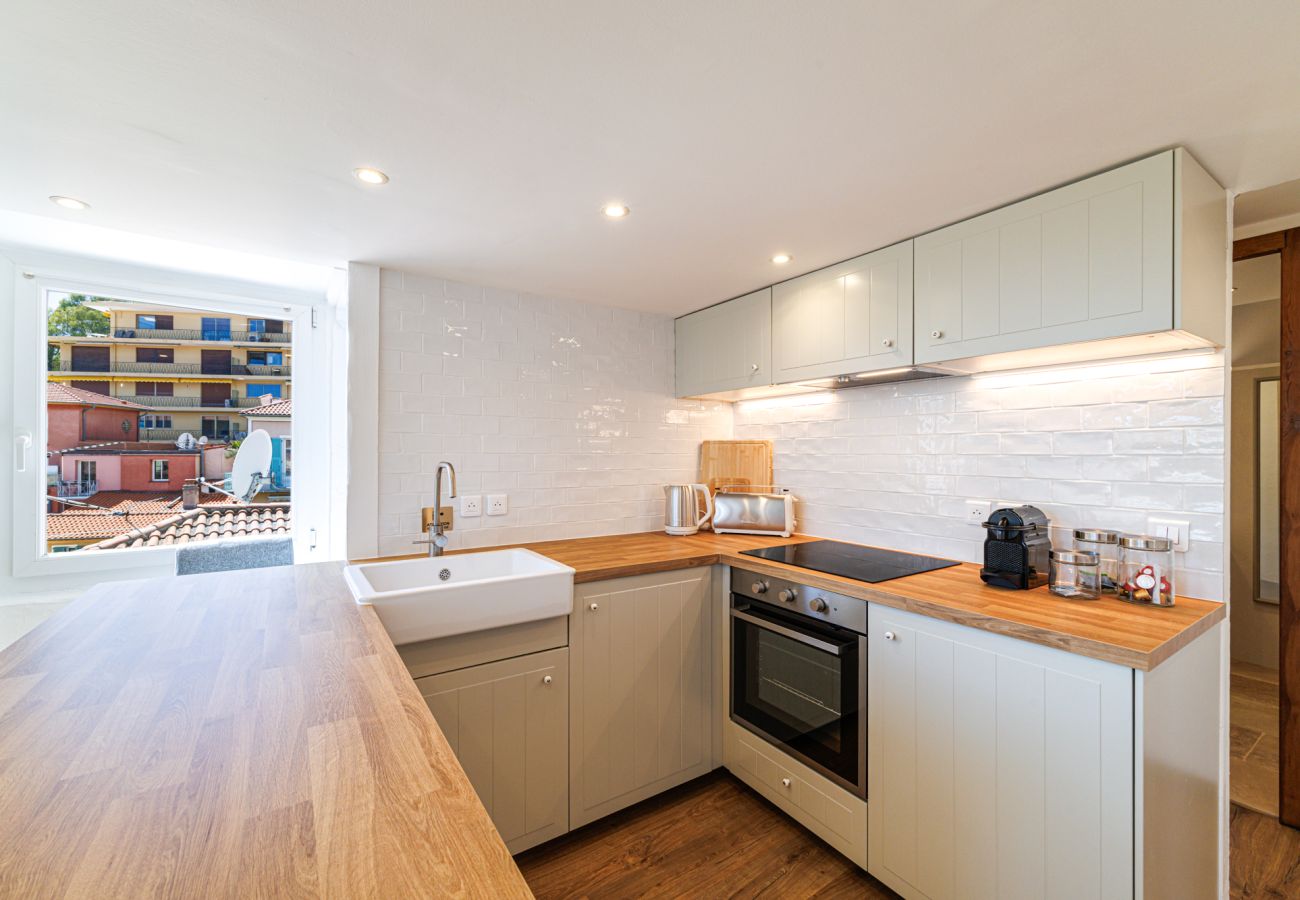 Apartment in Villefranche-sur-Mer - Top floor and sea view in the Old Town