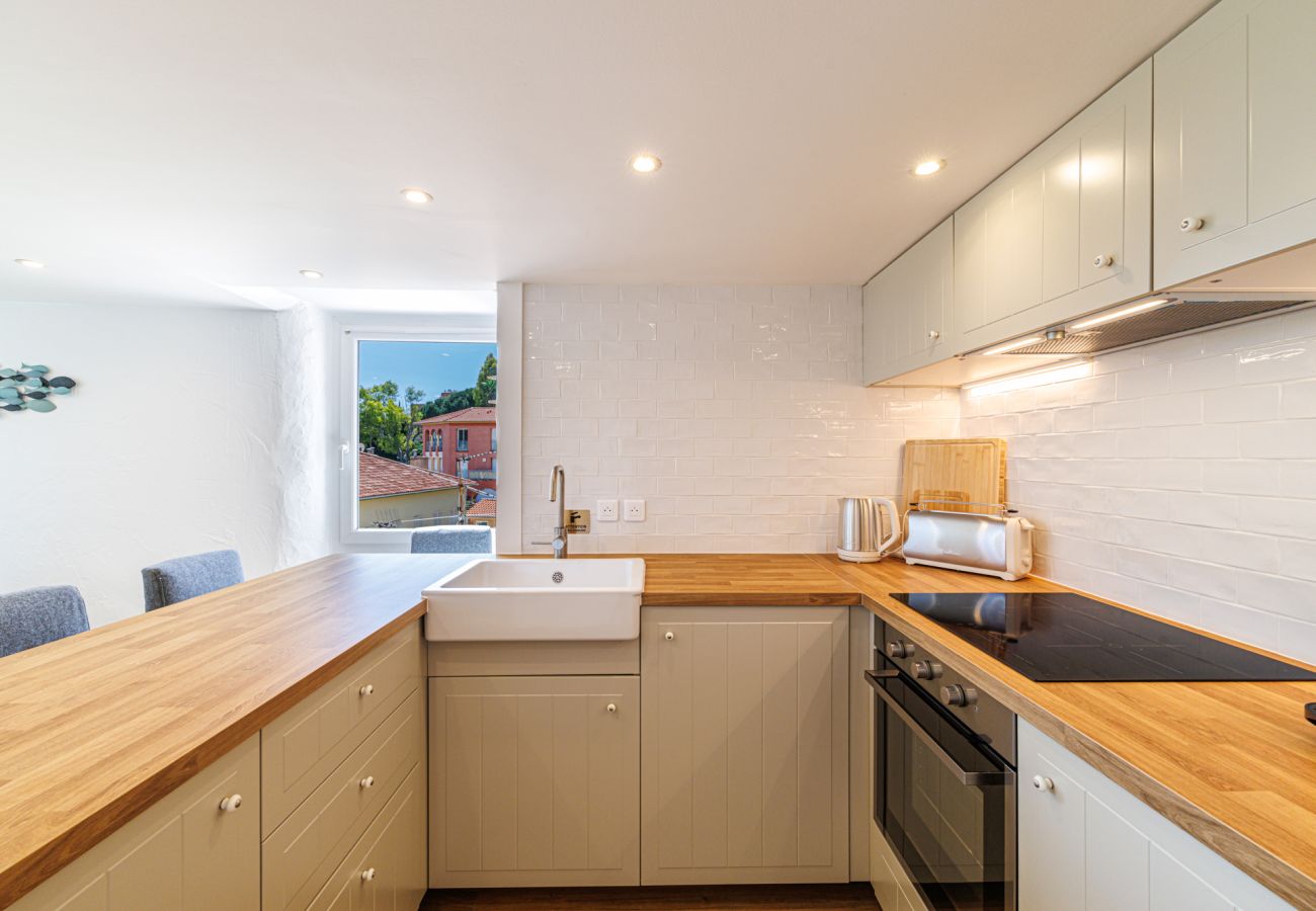 Apartment in Villefranche-sur-Mer - Top floor and sea view in the Old Town