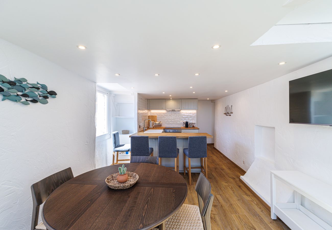 Apartment in Villefranche-sur-Mer - Top floor and sea view in the Old Town