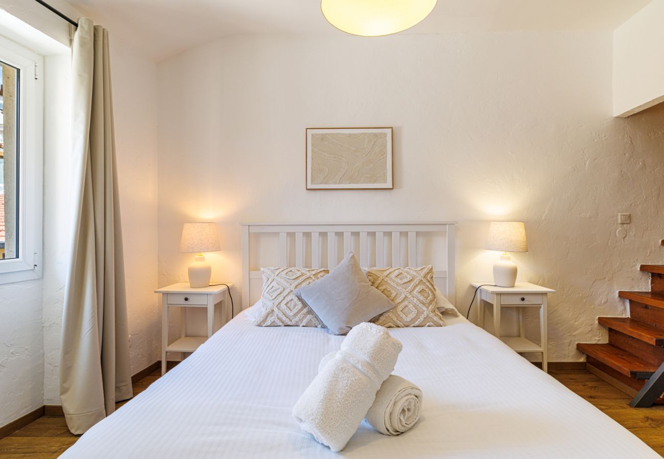 Apartment in Villefranche-sur-Mer - Top floor and sea view in the Old Town