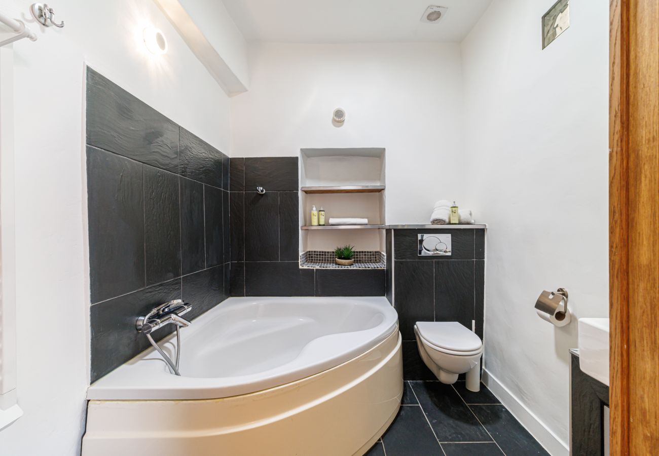 Apartment in Villefranche-sur-Mer - Top floor and sea view in the Old Town