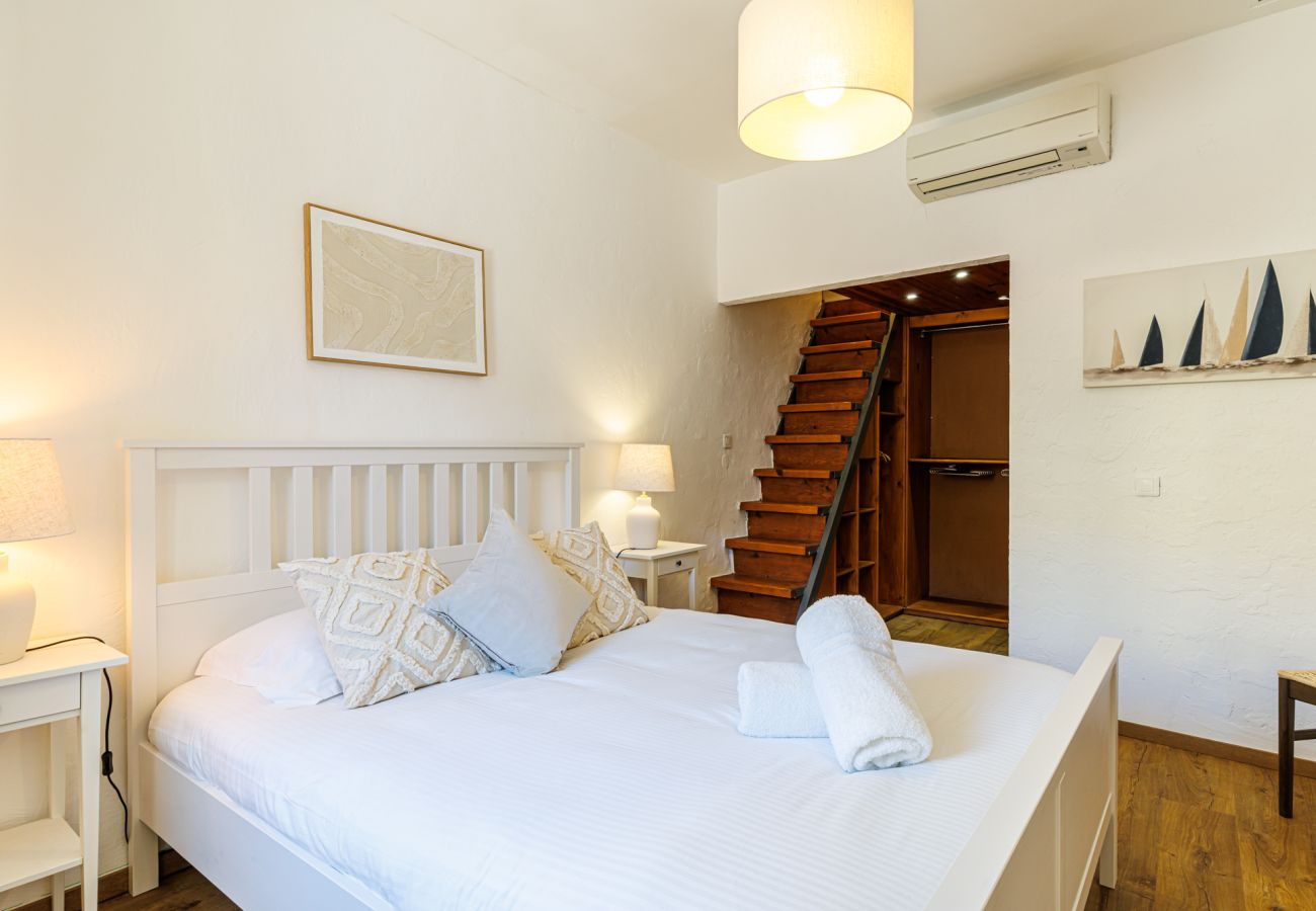 Apartment in Villefranche-sur-Mer - Top floor and sea view in the Old Town