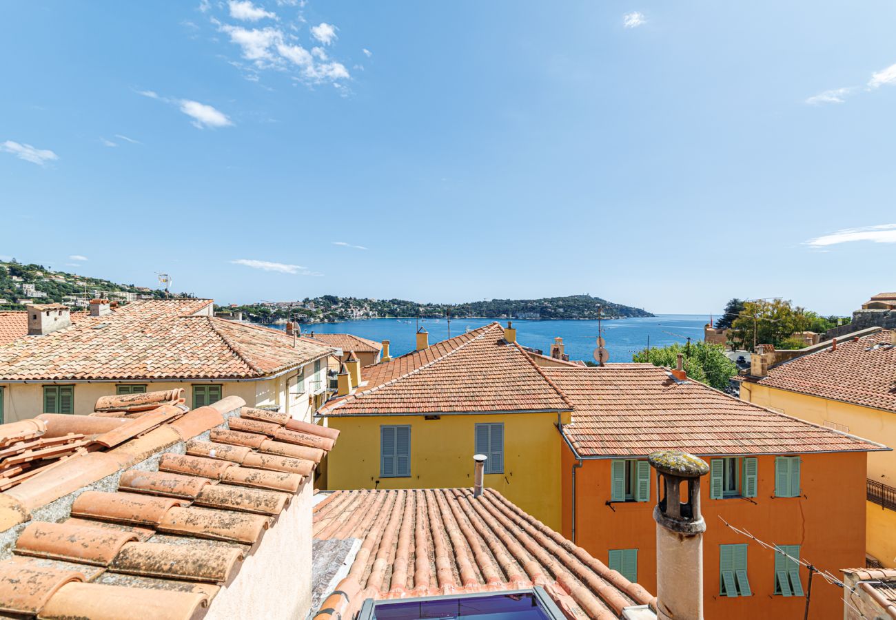 Apartment in Villefranche-sur-Mer - Top floor and sea view in the Old Town