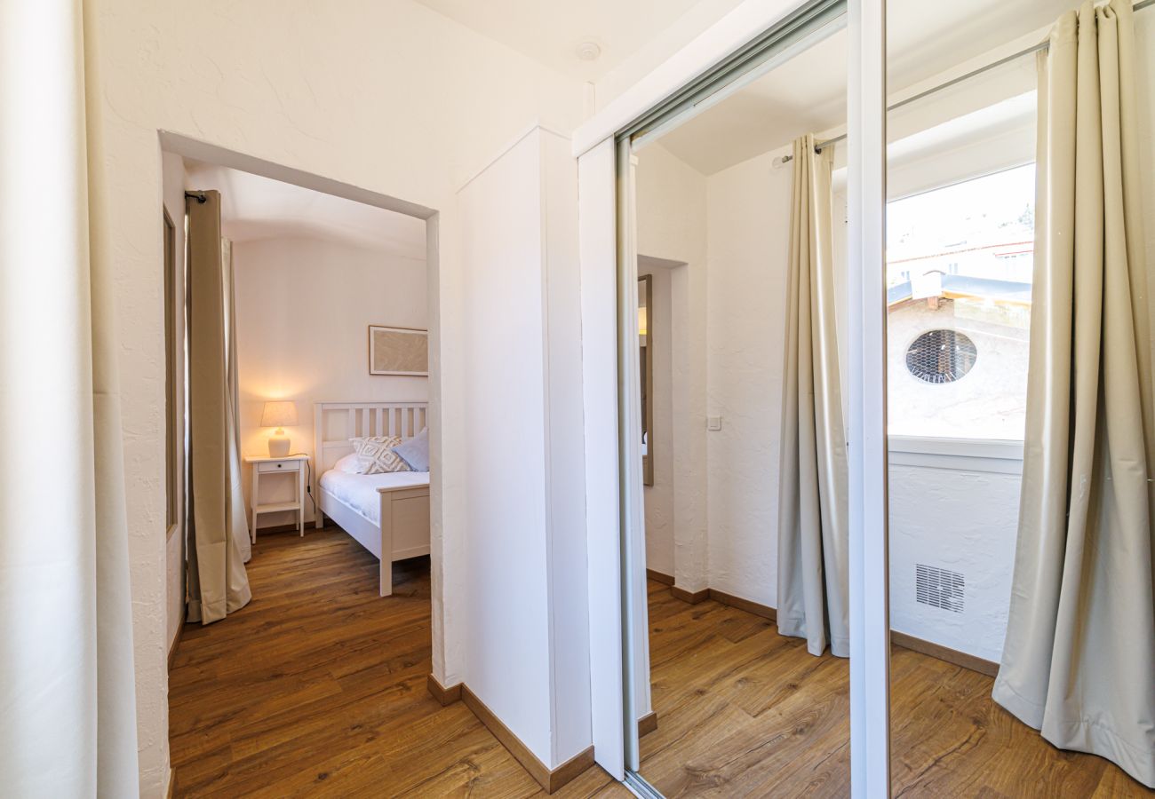 Apartment in Villefranche-sur-Mer - Top floor and sea view in the Old Town