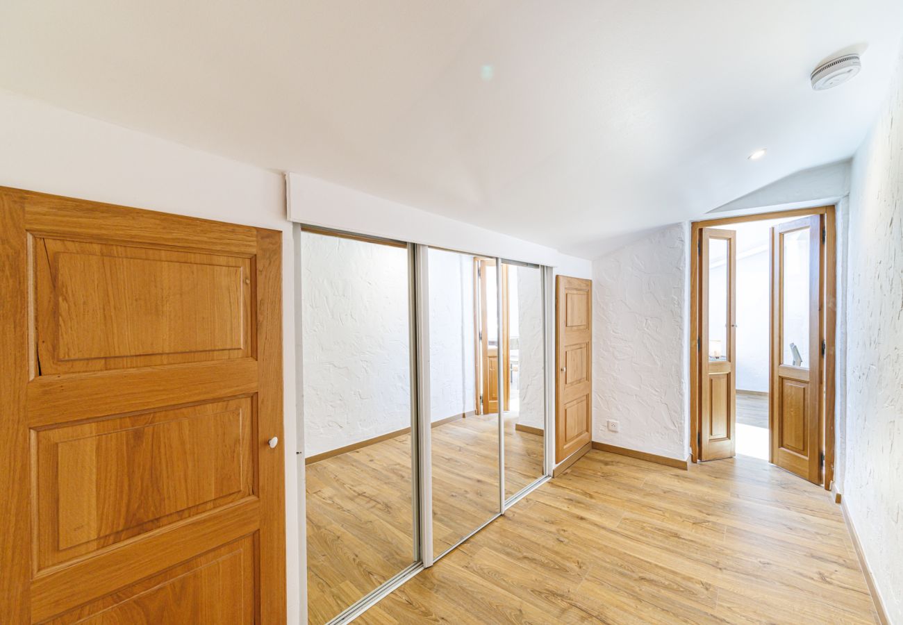 Apartment in Villefranche-sur-Mer - Top floor and sea view in the Old Town