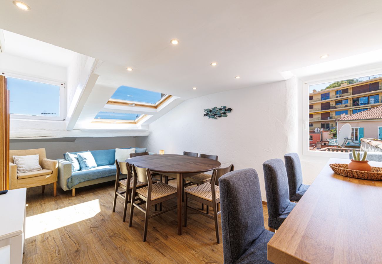 Apartment in Villefranche-sur-Mer - Top floor and sea view in the Old Town