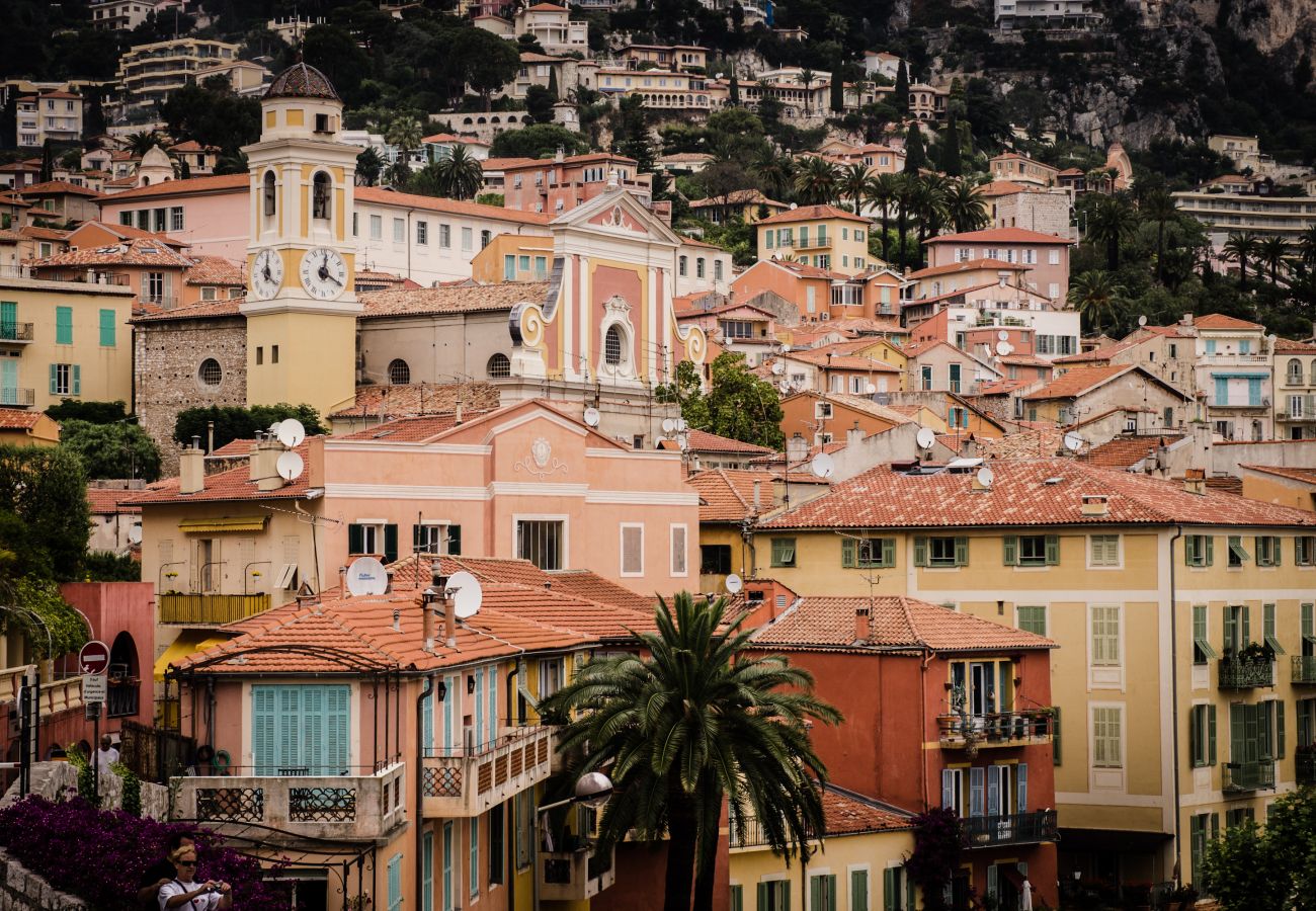Apartment in Villefranche-sur-Mer - Top floor and sea view in the Old Town