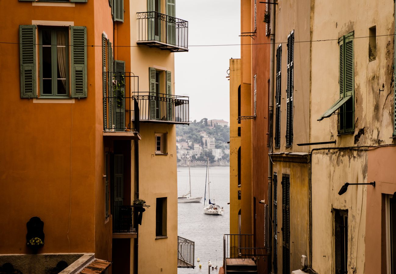 Apartment in Villefranche-sur-Mer - Top floor and sea view in the Old Town
