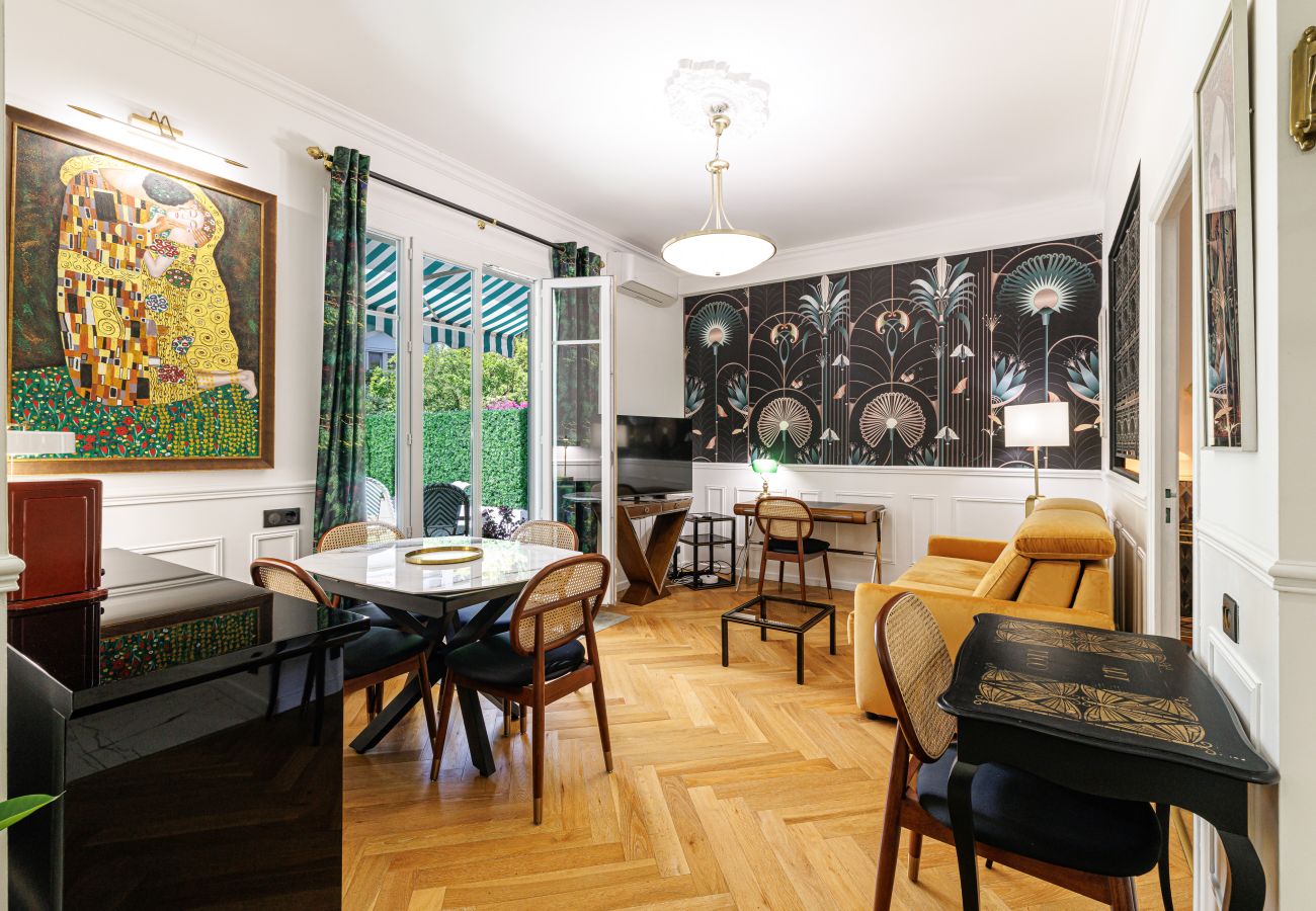 Apartment in Nice - Peaceful 1 Bdr, Large Sunny Terrace