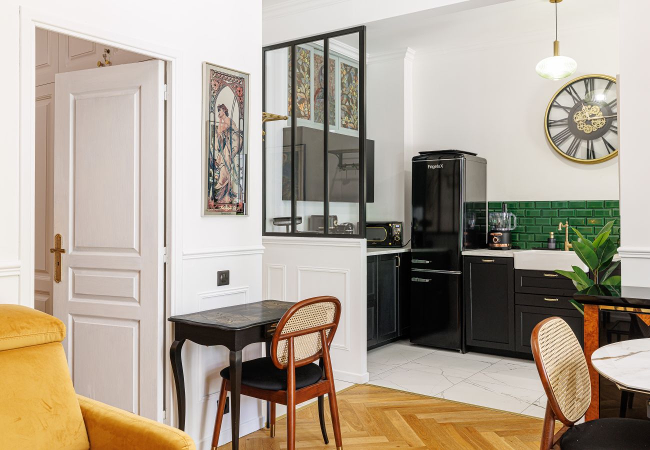 Apartment in Nice - Peaceful 1 Bdr, Large Sunny Terrace