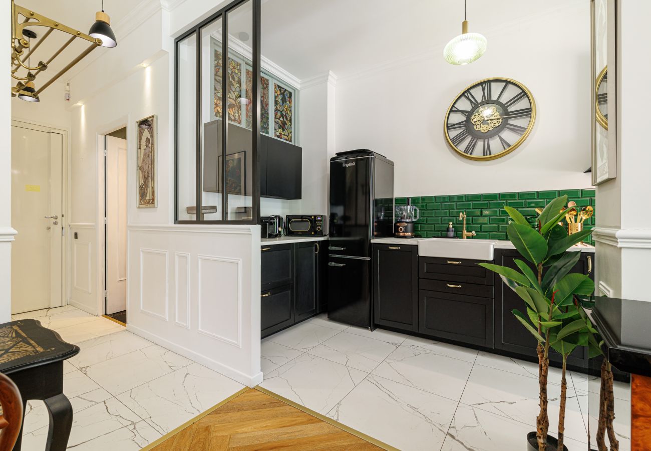 Apartment in Nice - Peaceful 1 Bdr, Large Sunny Terrace