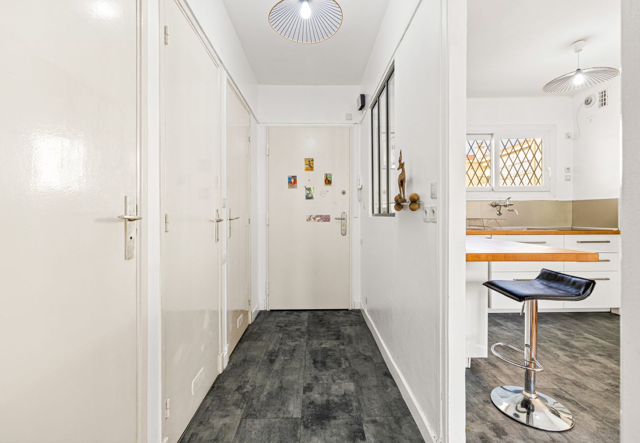 Apartment in Nice - Comfortable & Bright 2 Bedroom