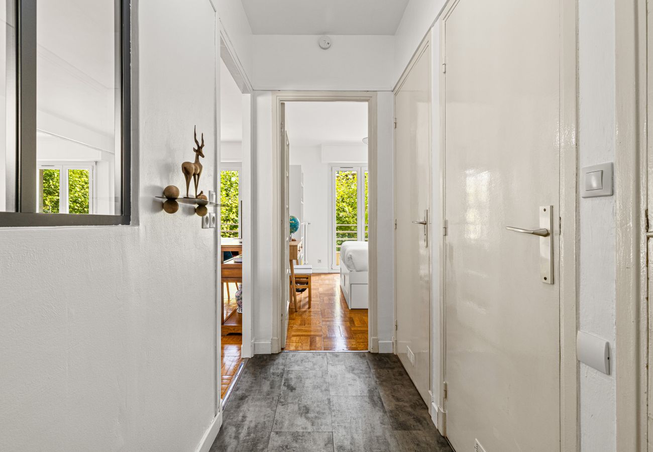 Apartment in Nice - Comfortable & Bright 2 Bedroom