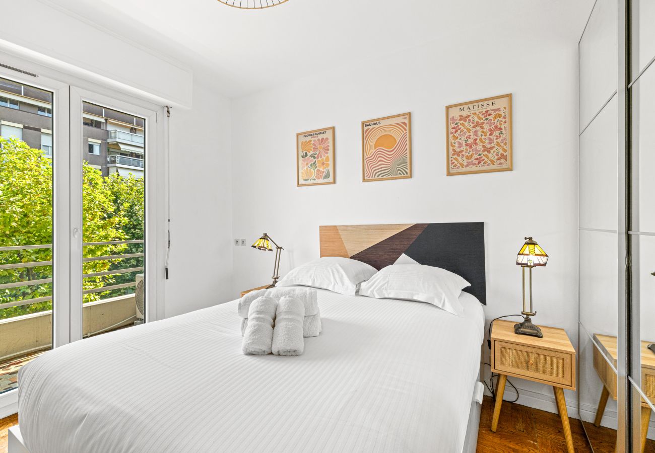 Apartment in Nice - Comfortable & Bright 2 Bedroom