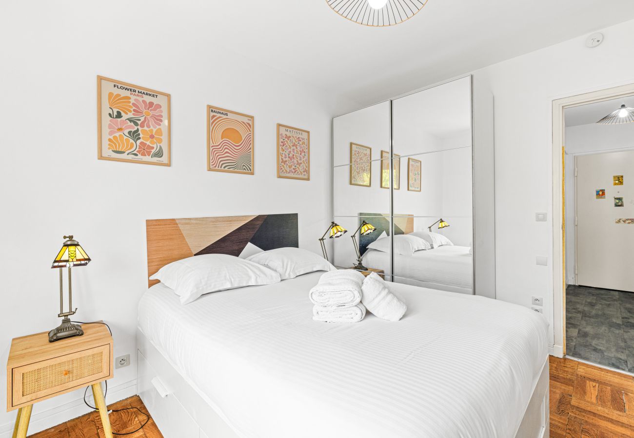 Apartment in Nice - Comfortable & Bright 2 Bedroom