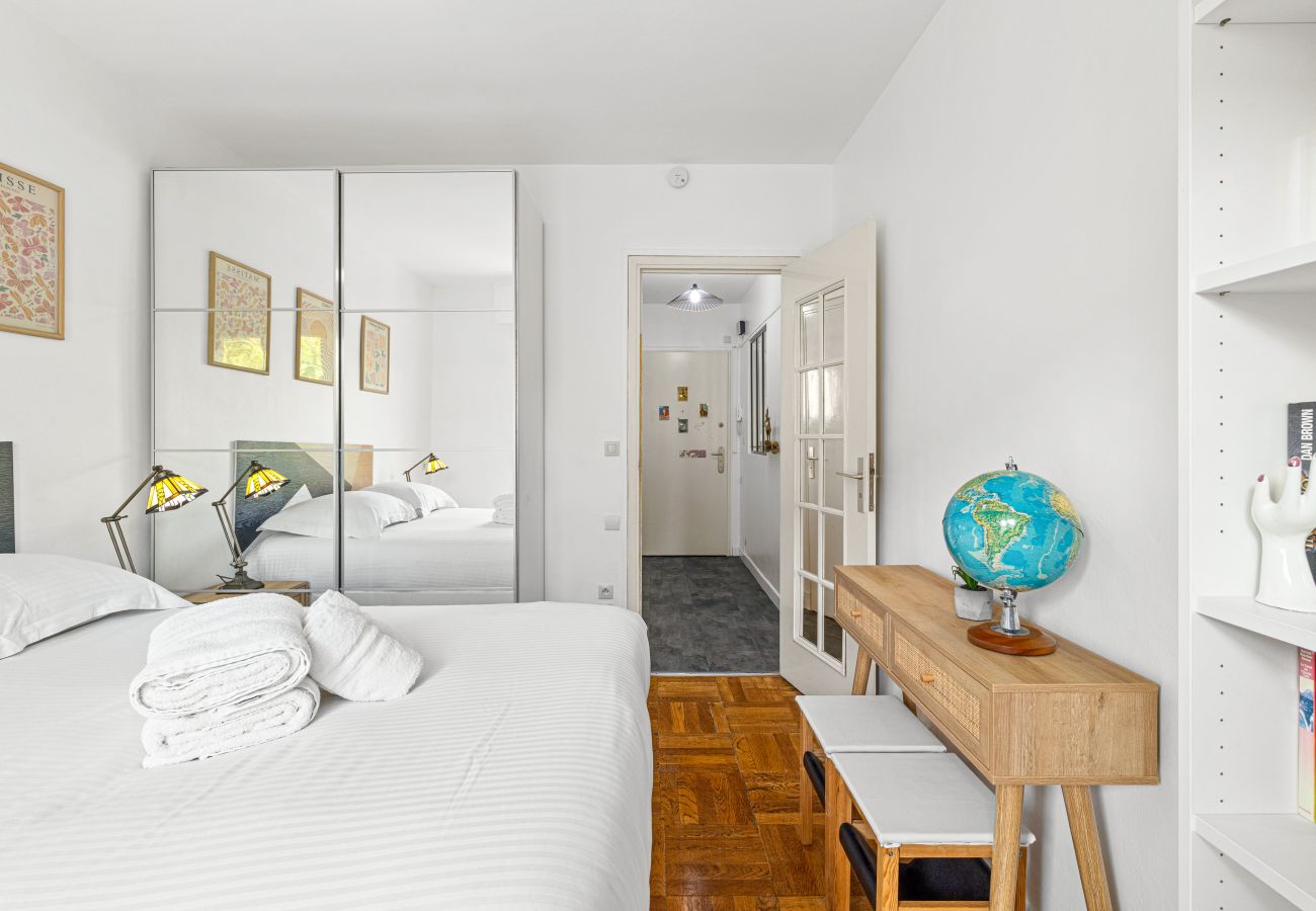 Apartment in Nice - Comfortable & Bright 2 Bedroom