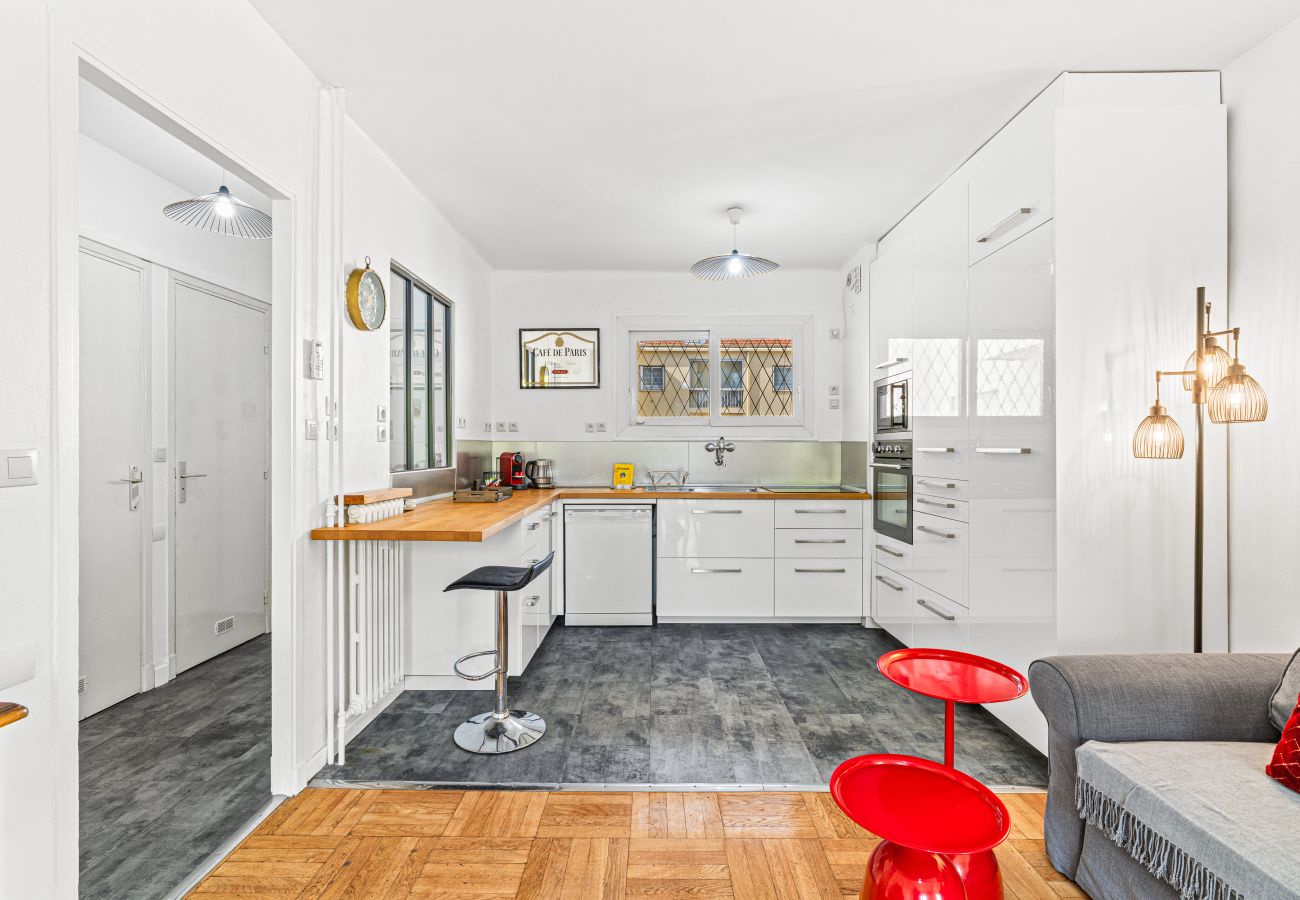 Apartment in Nice - Comfortable & Bright 2 Bedroom