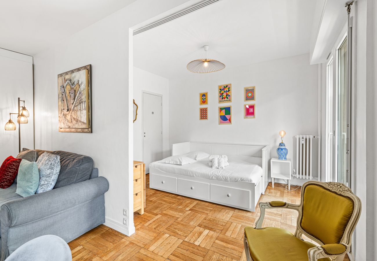 Apartment in Nice - Comfortable & Bright 2 Bedroom