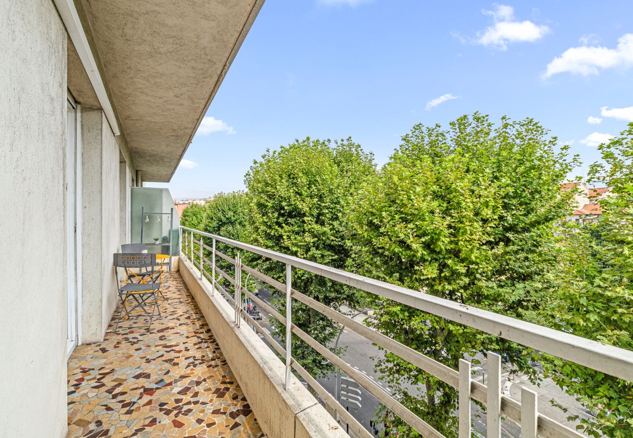 Apartment in Nice - Comfortable & Bright 2 Bedroom